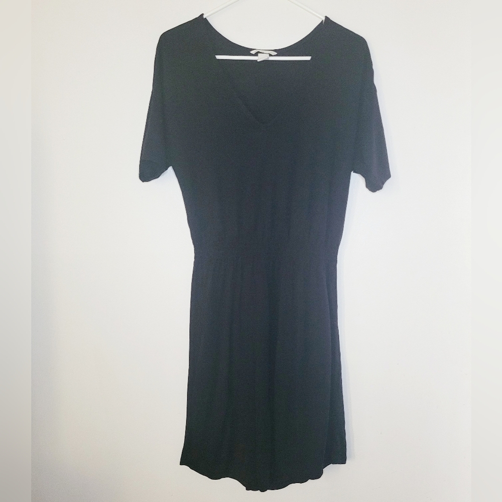 H&M Dress Casual Black XS Elastic Waist Short Sleeve V-Neck Pull-on Knee Length